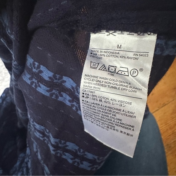 Square Neckline - Picture 3 of 6